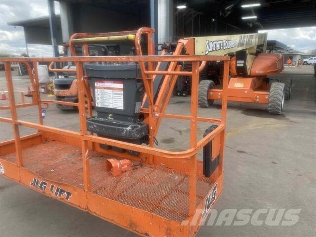 JLG M600J Strēles pacēlāji