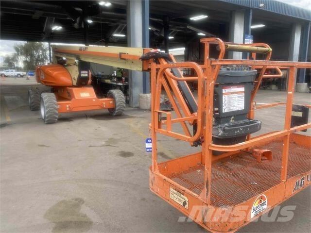 JLG M600J Strēles pacēlāji