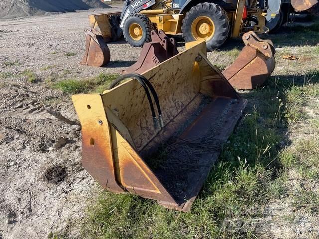 John Deere  Ekskavatori-iekrāvēji