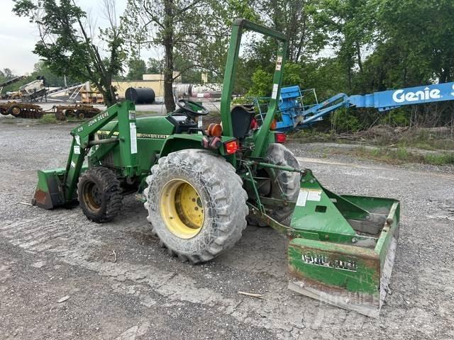 John Deere  Kompaktie traktori