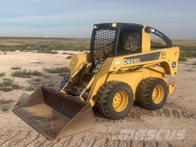 John Deere 325 Lietoti riteņu kompaktiekrāvēji