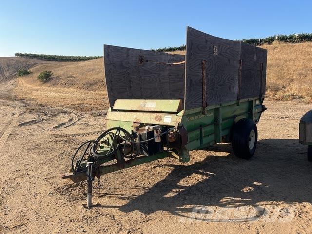 John Deere 450 Mēslojuma izkliedētājs