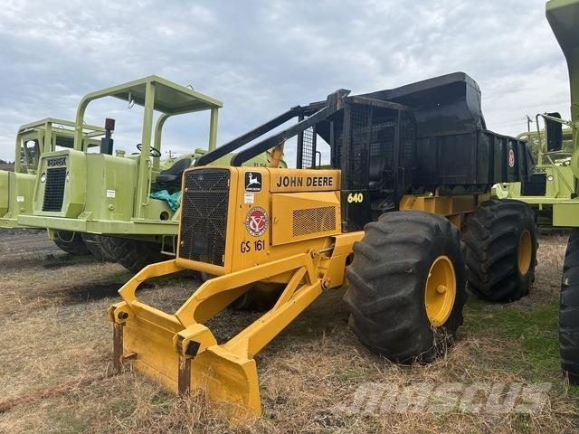 John Deere 640 Šķeldotāji