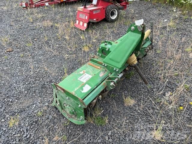 John Deere 655 Cita augsnes apstrādes tehnika un papildaprīkojums