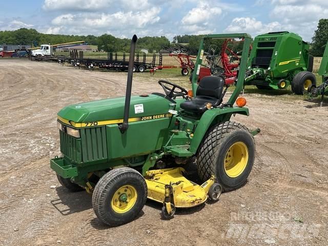 John Deere 770 Kompaktie traktori
