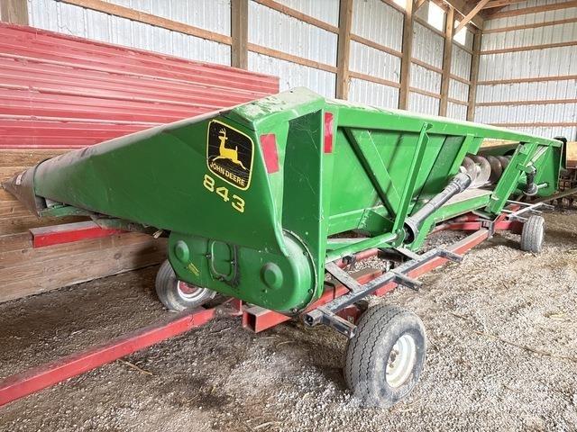 John Deere 843 Cita augsnes apstrādes tehnika un papildaprīkojums