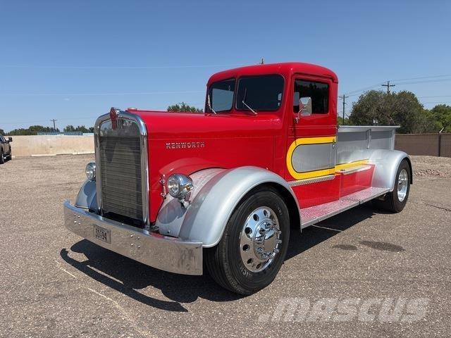 Kenworth  Vieglais kravas automobilis/izkraušana no sāniem