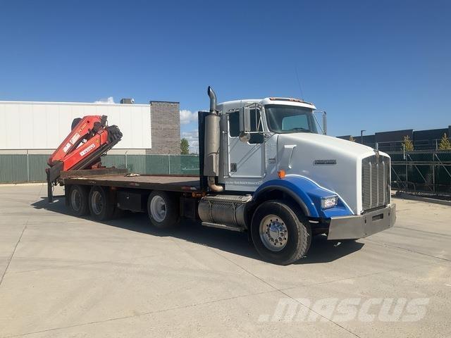 Kenworth T-800 Smagās mašīnas ar celtni