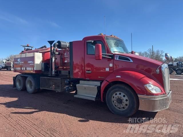 Kenworth T680 Kāpurķēžu ekskavatori