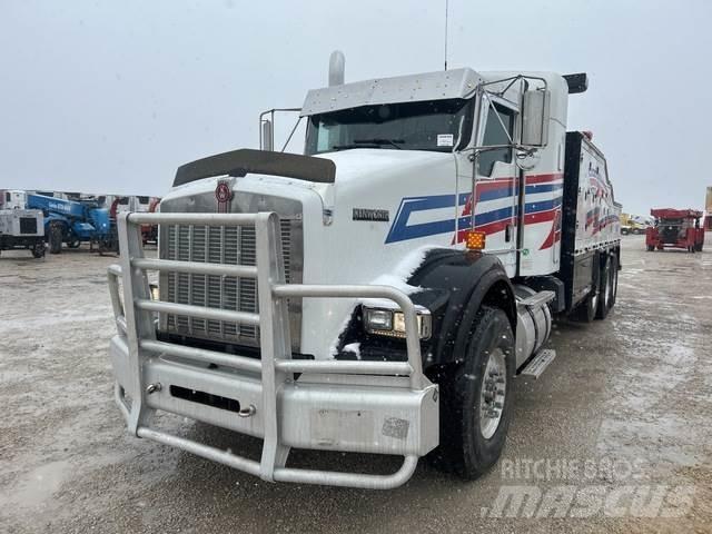Kenworth T800 Evakuators ar manipulatoru