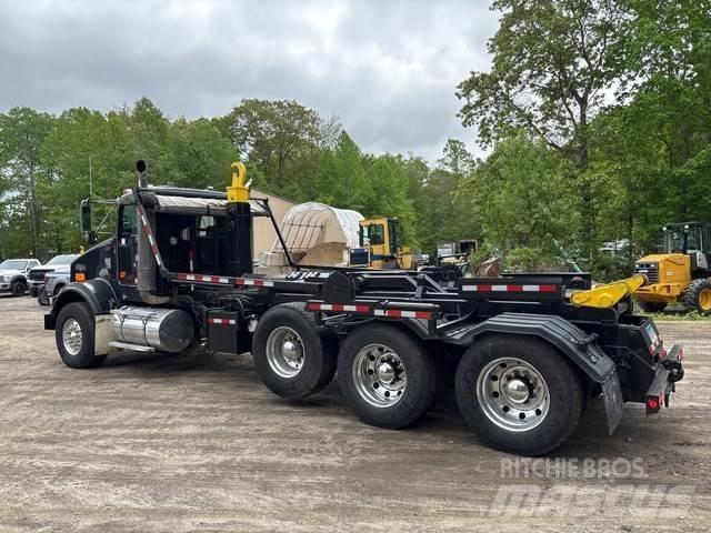 Kenworth T800 Treileri ar āķi