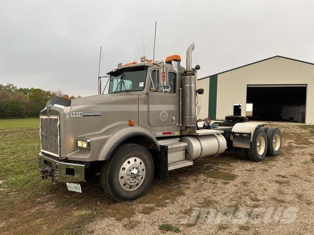 Kenworth T800B Evakuators ar manipulatoru
