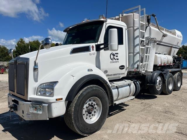 Kenworth T880 Betonvedēji