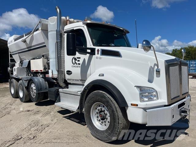 Kenworth T880 Betonvedēji