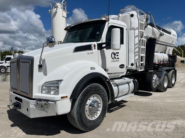 Kenworth T880 Betonvedēji
