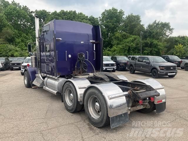 Kenworth W900L Vilcēji