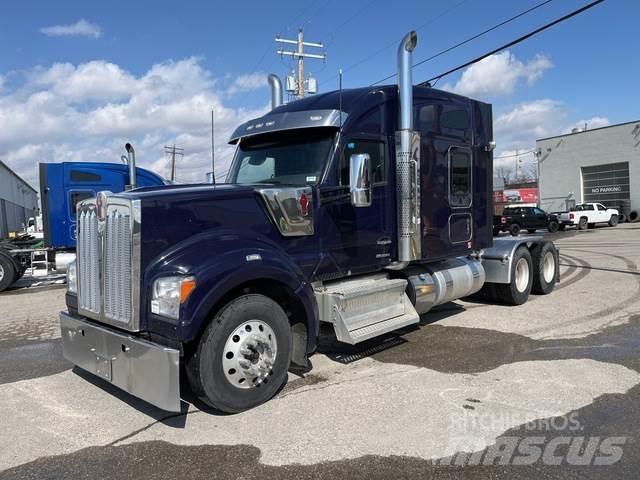 Kenworth W990 Vilcēji