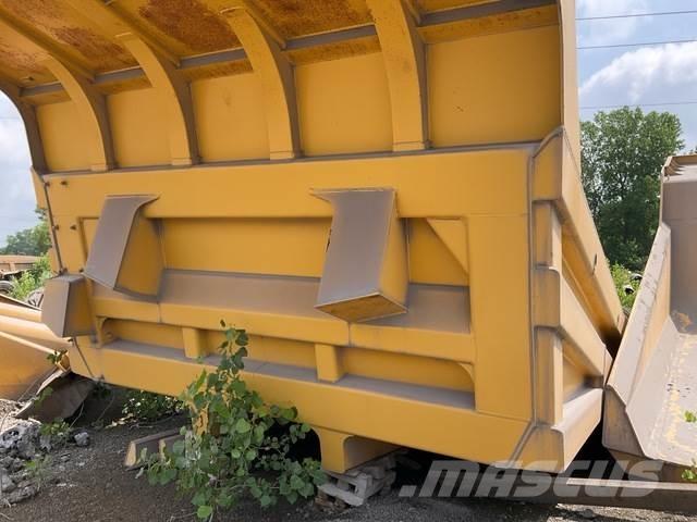 Komatsu  Furgons