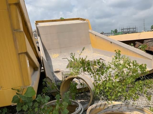 Komatsu  Furgons