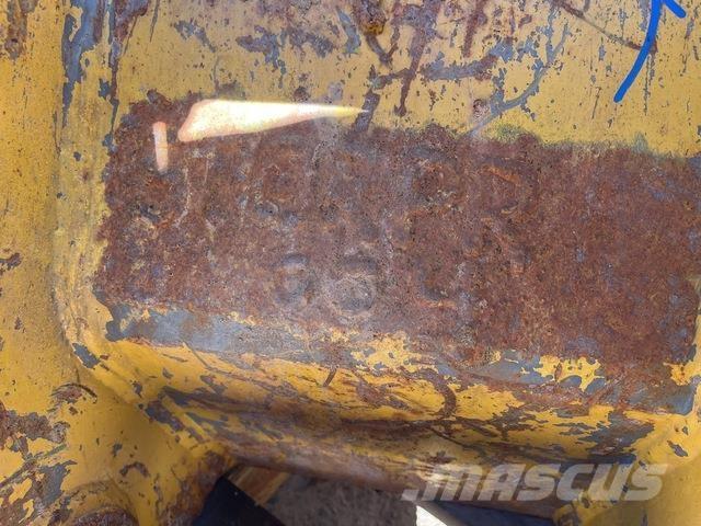 Komatsu  Skarifikatori