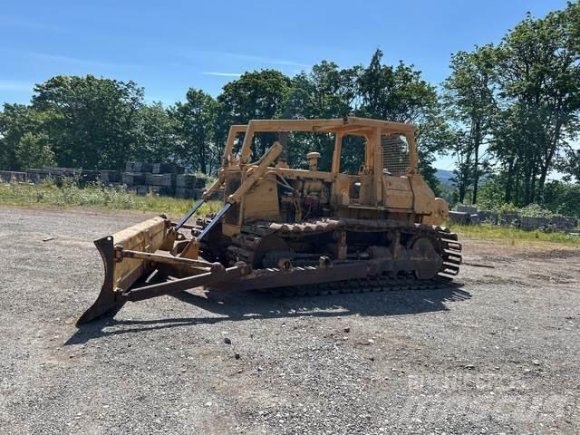 Komatsu D65P-8 Kāpurķēžu buldozeri