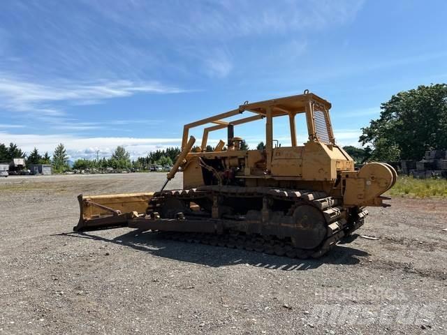 Komatsu D65P-8 Kāpurķēžu buldozeri