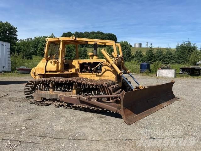 Komatsu D65P-8 Kāpurķēžu buldozeri