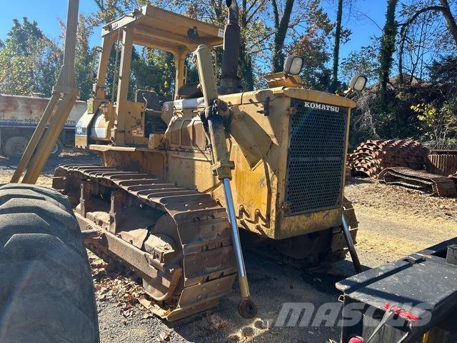 Komatsu D68E-1 Kāpurķēžu buldozeri