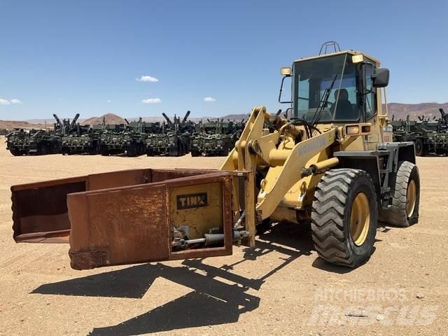 Komatsu WA120 Iekrāvēji uz riteņiem