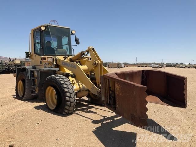 Komatsu WA120 Iekrāvēji uz riteņiem