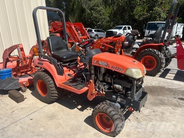 Kubota BX2360 Kompaktie traktori