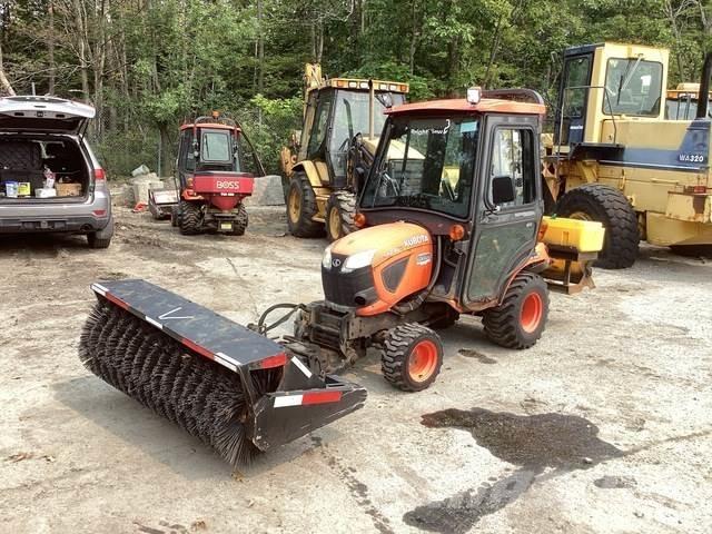 Kubota BX2380 Kompaktie traktori