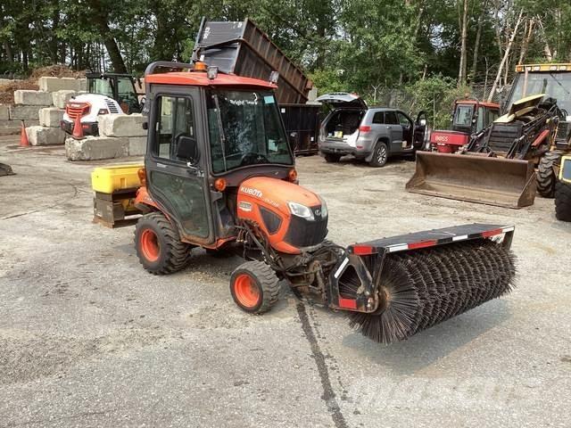 Kubota BX2380 Kompaktie traktori