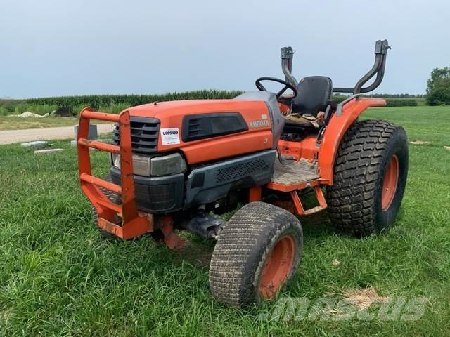 Kubota L3130D Kompaktie traktori