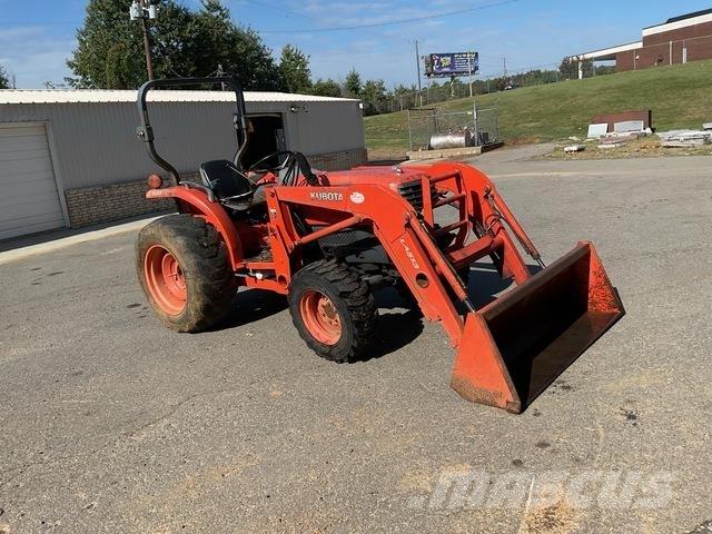 Kubota L3130D Kompaktie traktori