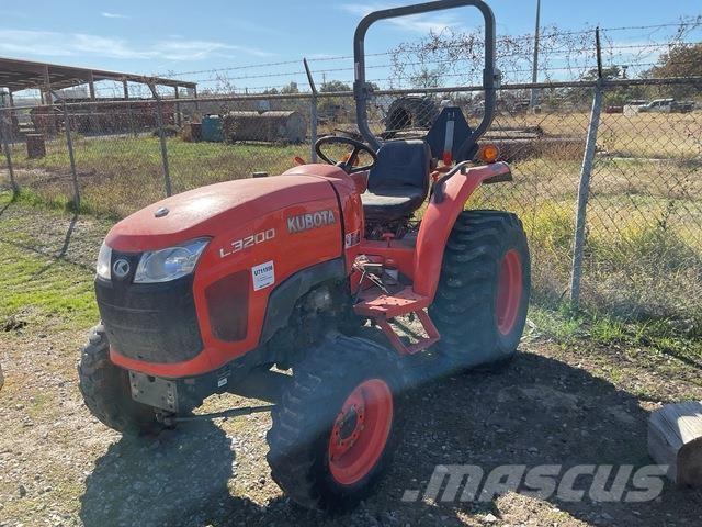 Kubota L3200DT Kompaktie traktori