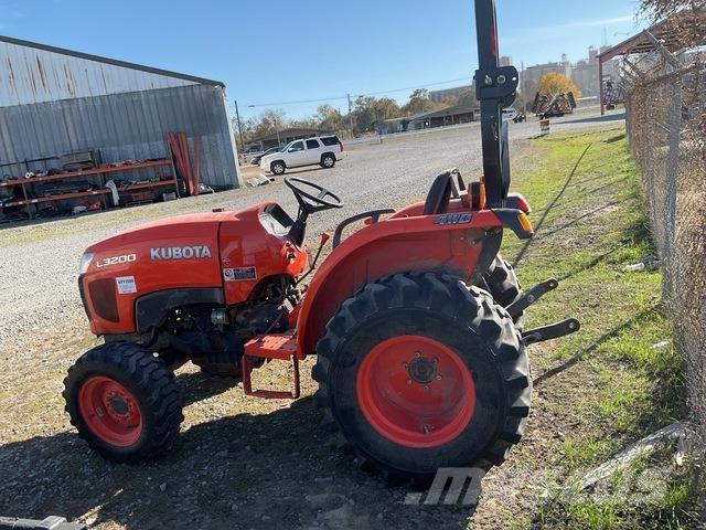 Kubota L3200DT Kompaktie traktori