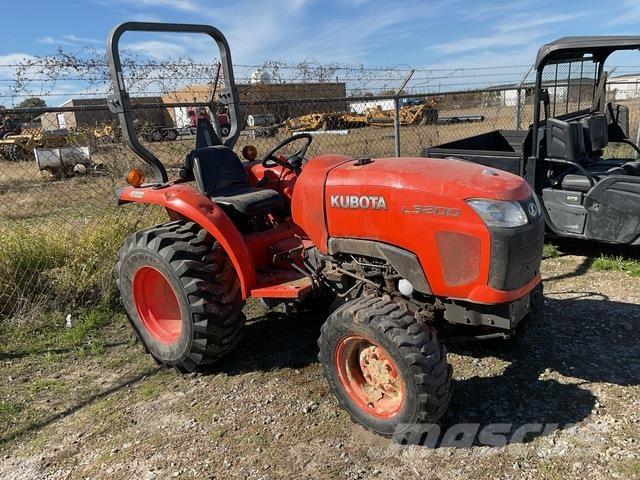 Kubota L3200DT Kompaktie traktori