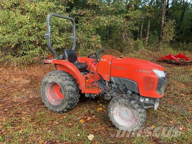 Kubota L3301DT Kompaktie traktori