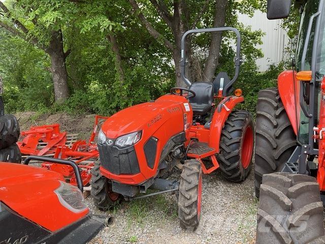 Kubota L3302DT Kompaktie traktori