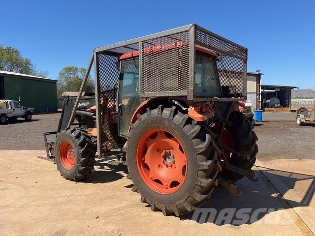Kubota M125X Traktori