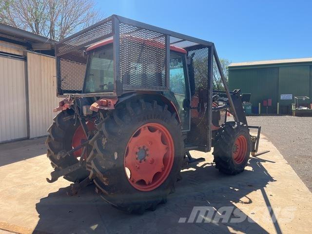 Kubota M125X Traktori