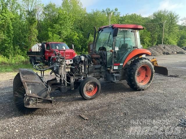 Kubota M5040 Iekštelpu slaucīšanas iekārtas