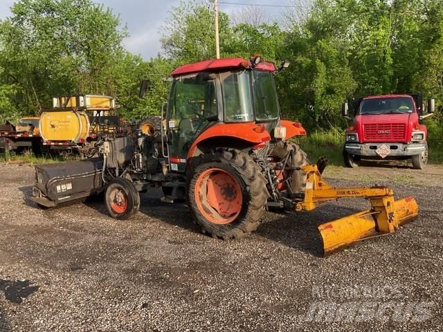Kubota M5040 Iekštelpu slaucīšanas iekārtas