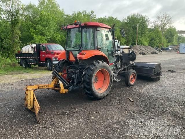 Kubota M5040 Iekštelpu slaucīšanas iekārtas