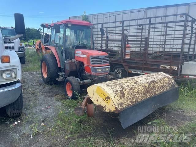 Kubota M5700 Iekštelpu slaucīšanas iekārtas