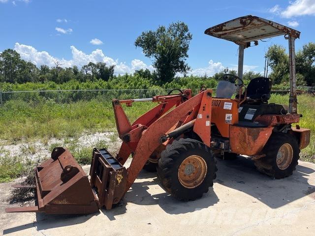 Kubota R420 Iekrāvēji uz riteņiem