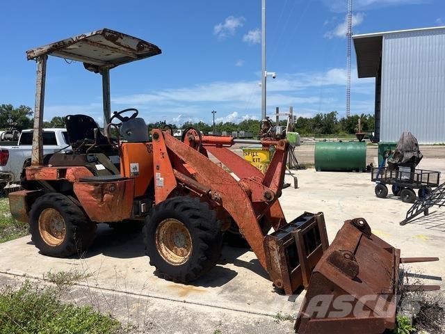 Kubota R420 Iekrāvēji uz riteņiem