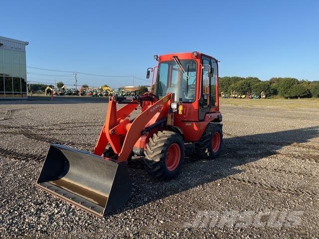 Kubota R530E Iekrāvēji uz riteņiem
