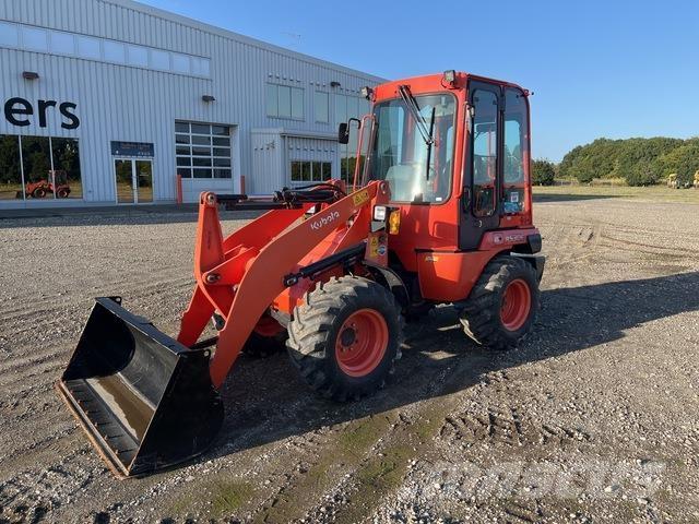 Kubota R530E Iekrāvēji uz riteņiem